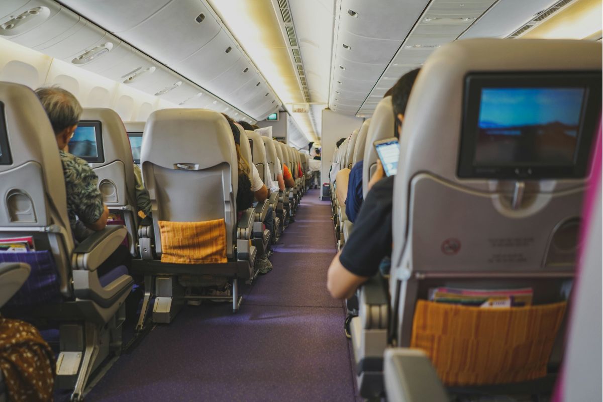 Passageiros sem fones podem ser retirados de voos da United