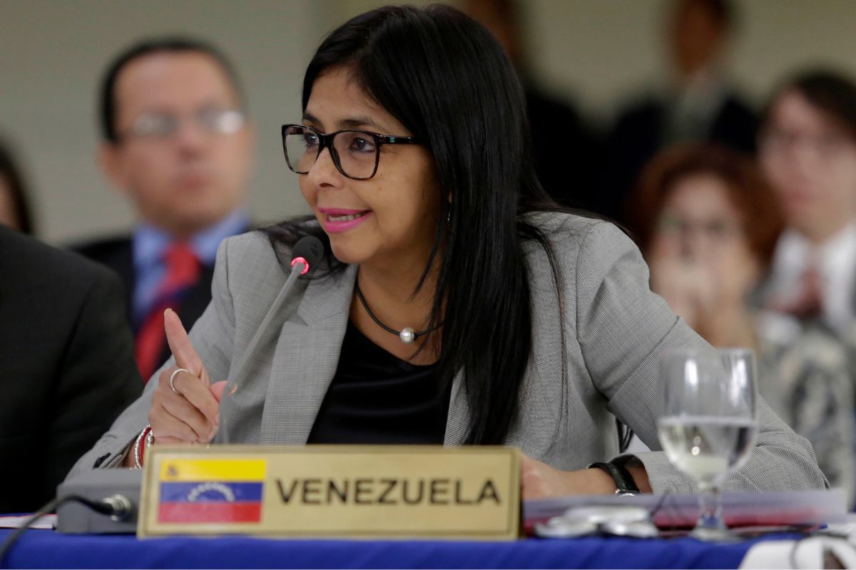 Delcy Rodríguez reage aos EUA, defende soberania venezuelana e anuncia mudanças no petróleo