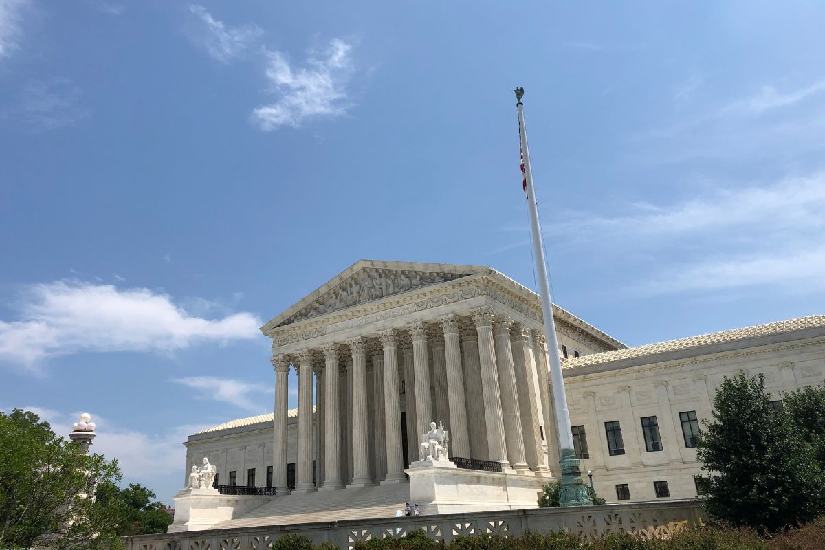 Suprema Corte dos EUA se prepara para decidir sobre tarifas globais impostas por Trump