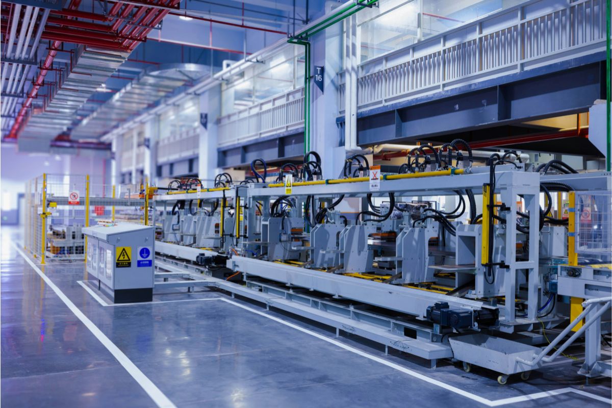 Mais da metade das empresas industriais planejam investir em 2026, segundo CNI
