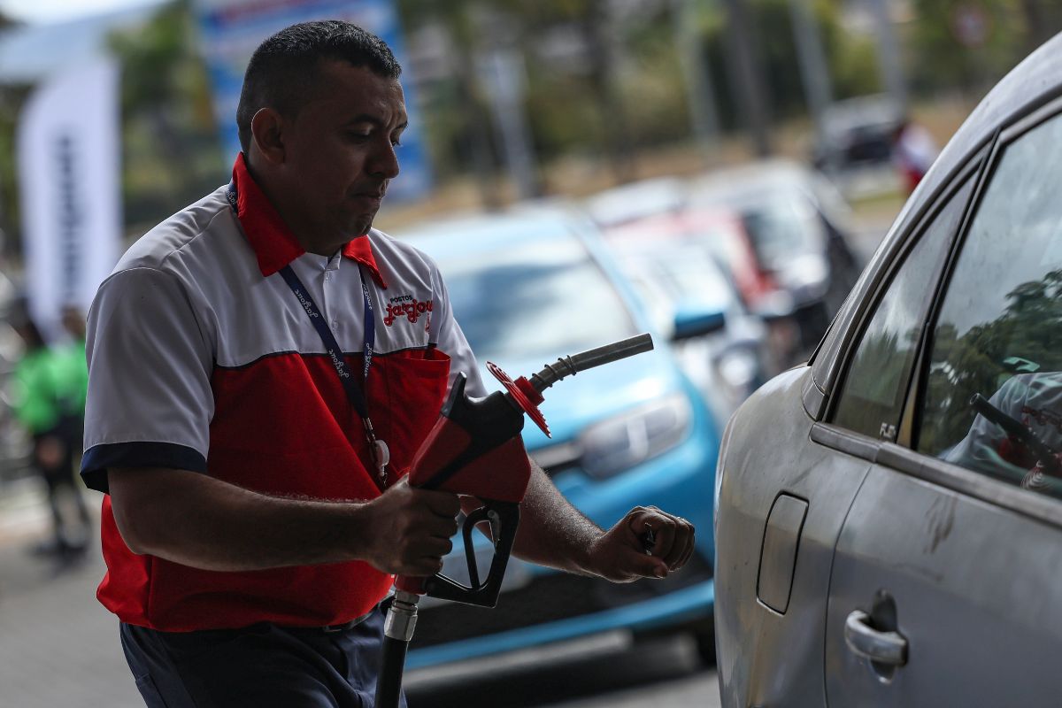 Agronegócio pressiona governo por mais biodiesel no diesel, diante da alta do petróleo