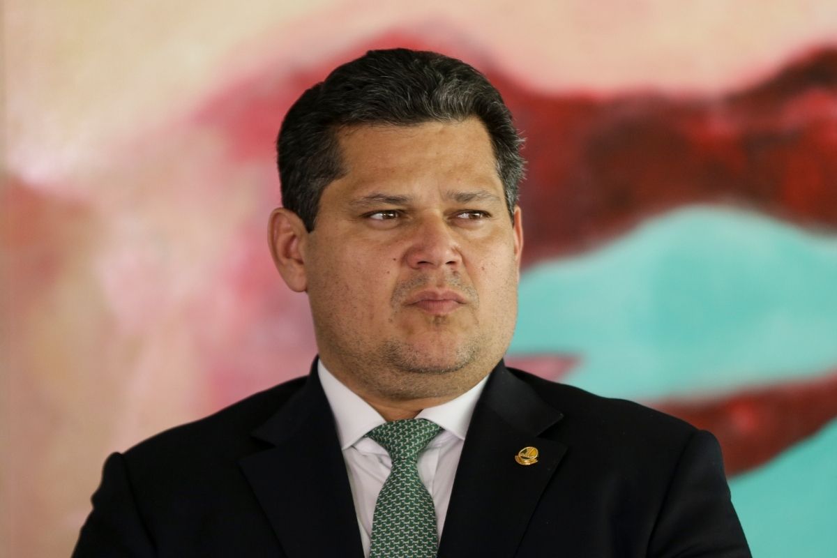 CPI do Master: Com assinaturas de sobra, senadores apertam Alcolumbre