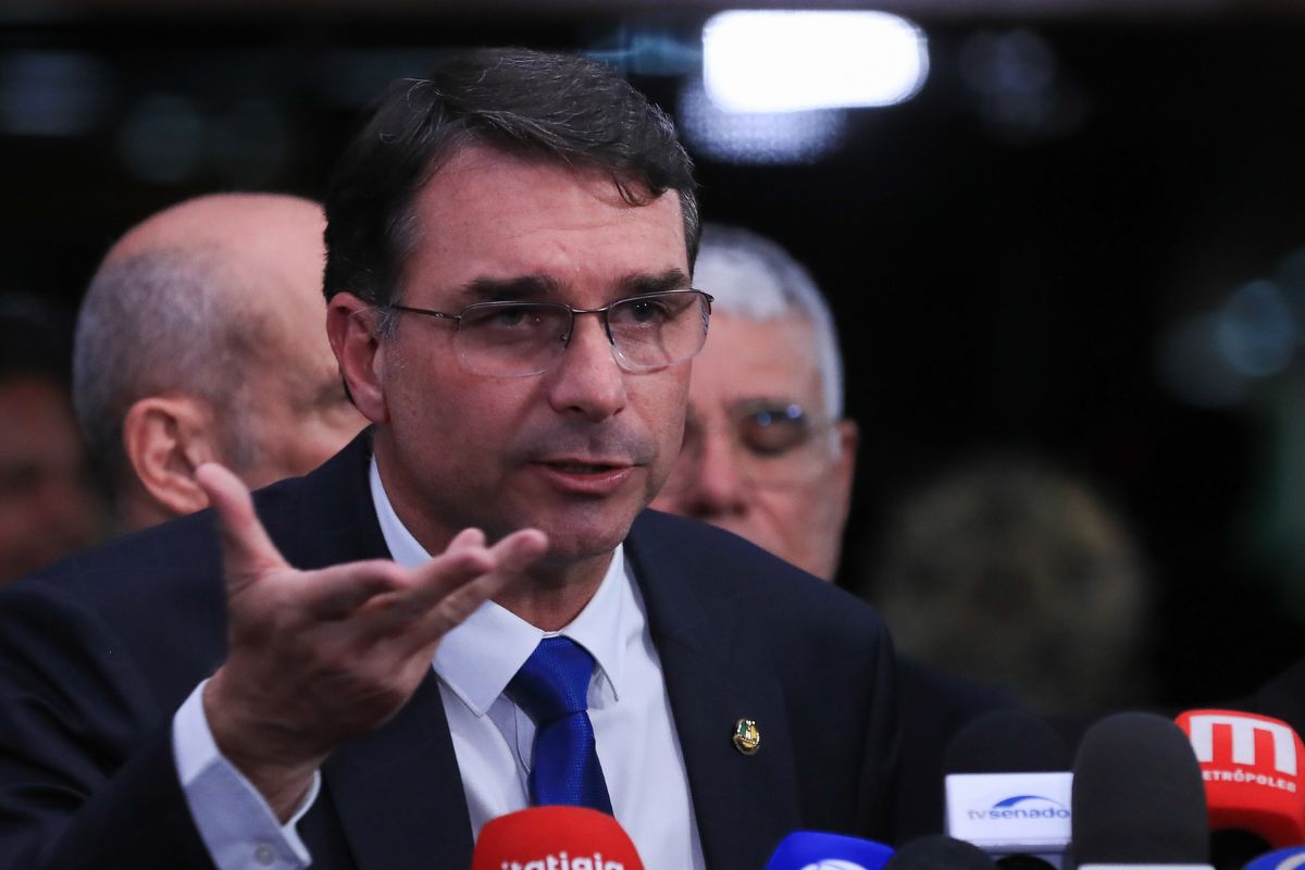 Mídia internacional fala em ‘crise incalculável’ sobre escândalo de Flávio Bolsonaro e Vorcaro