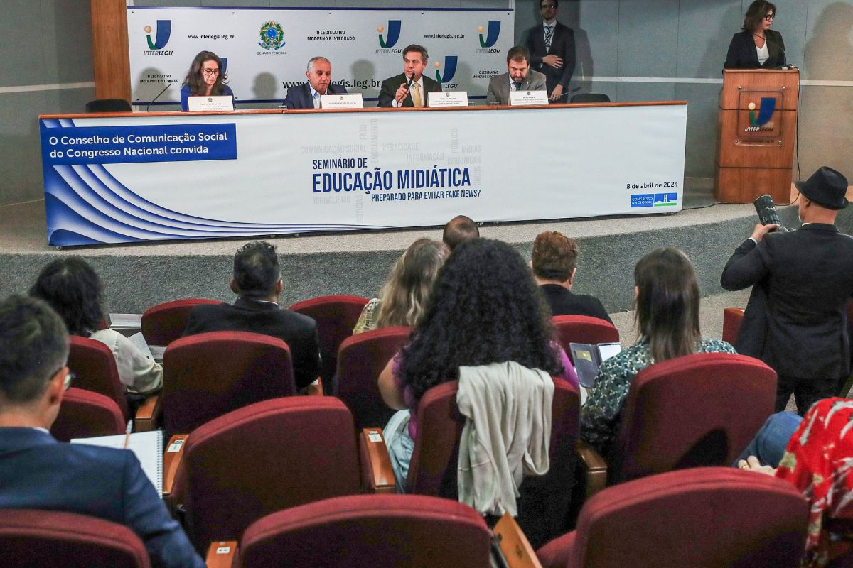 Nova direção no Conselho de Comunicação do Congresso redesenha debates sobre IA, eleições e proteção digital