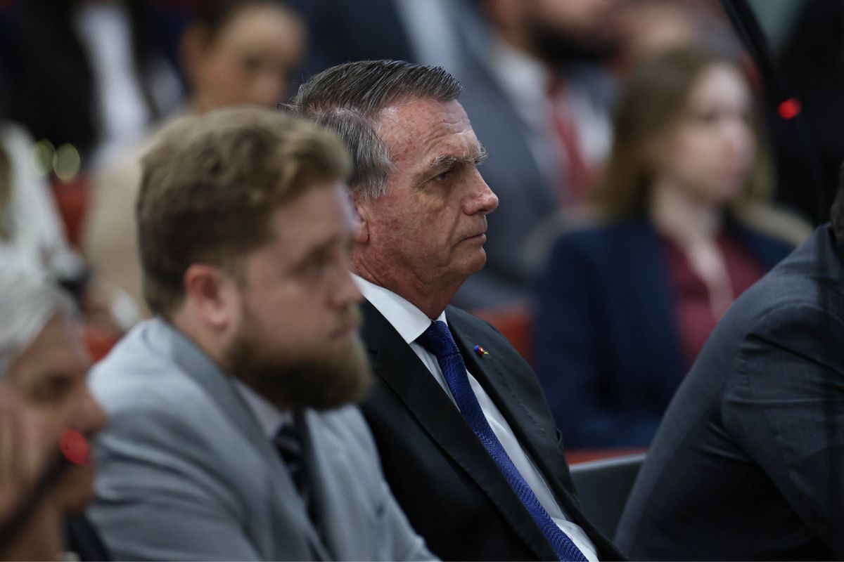 Funções e salário de Jair Bolsonaro são suspendidos pelo Partido após condenação