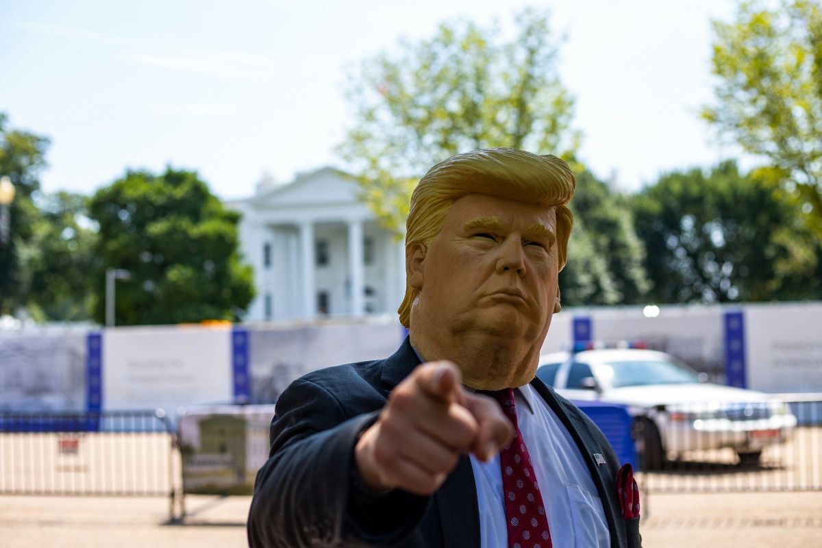 Trump demite comissão eleitoral dos EUA mesmo sem nunca ter provado fraude na votação