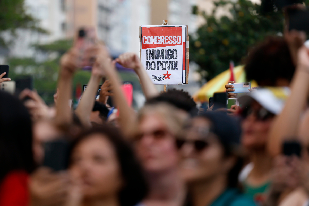 Protestos em todo o Brasil rejeitam PEC da Blindagem e anistia
