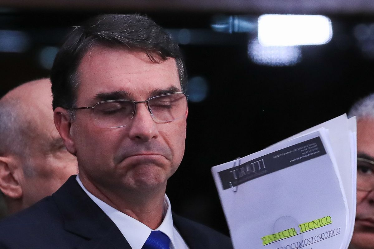Como a visão de Flávio Bolsonaro se deteriorou na mídia internacional?