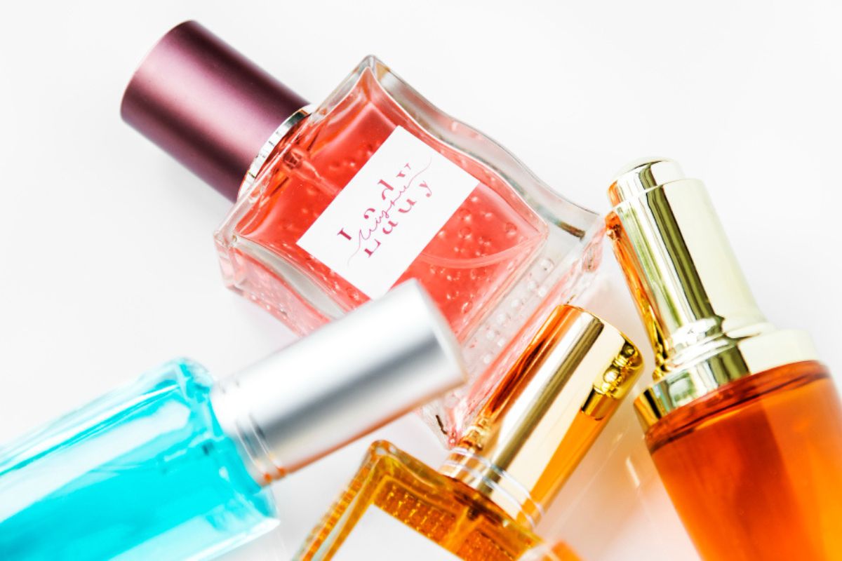 Perfumes da Chanel, Dior, Versace e mais podem ficar mais baratos a partir de maio; entenda