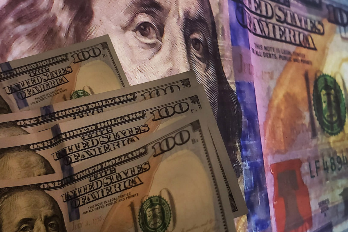 Brasil teve uma das maiores evasões cambiais já registradas em 2025, aponta Banco Central