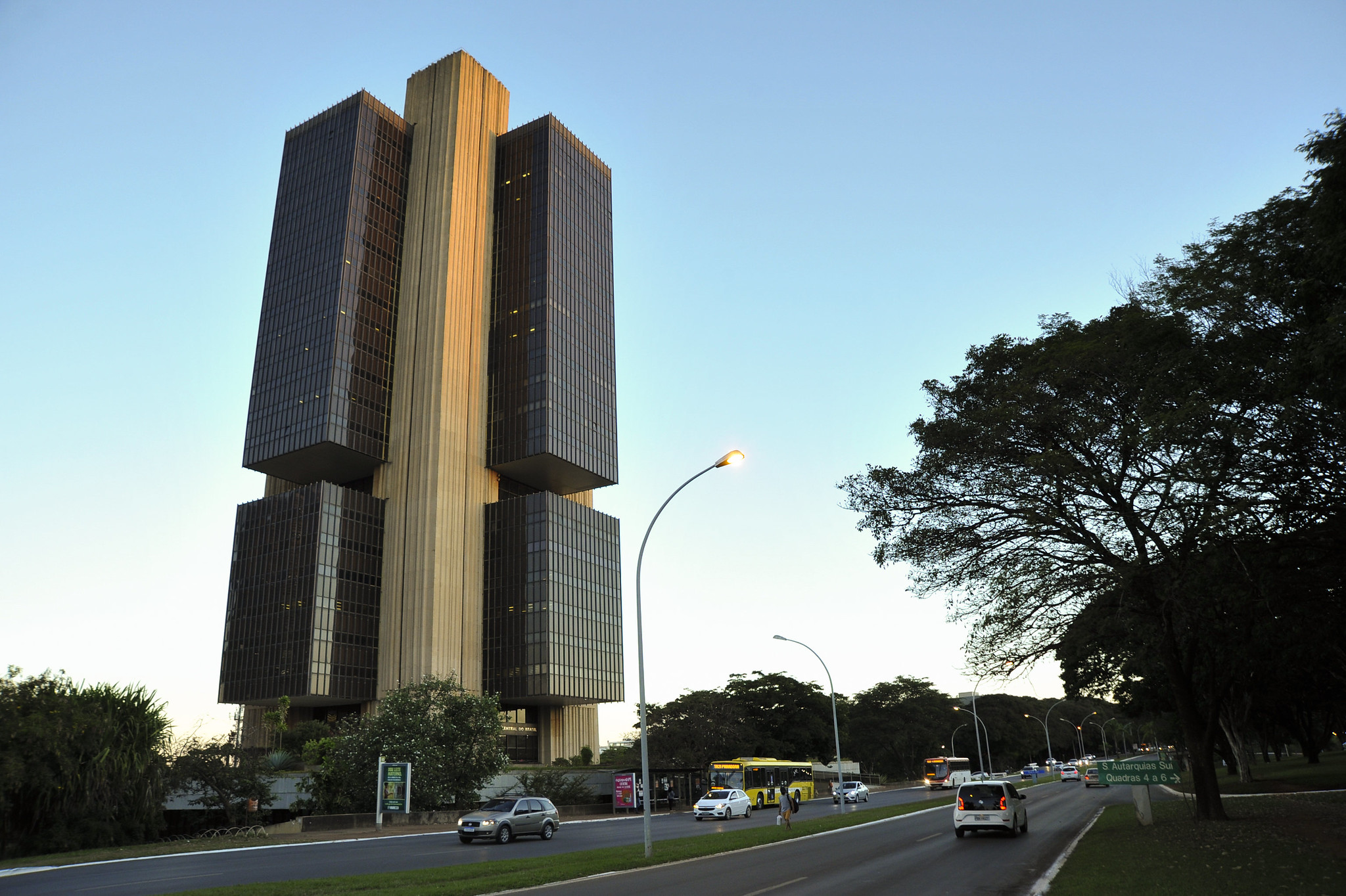 Exclusivo: Sindicato de servidores do BC já gastou 700 mil contra PEC da autonomia
