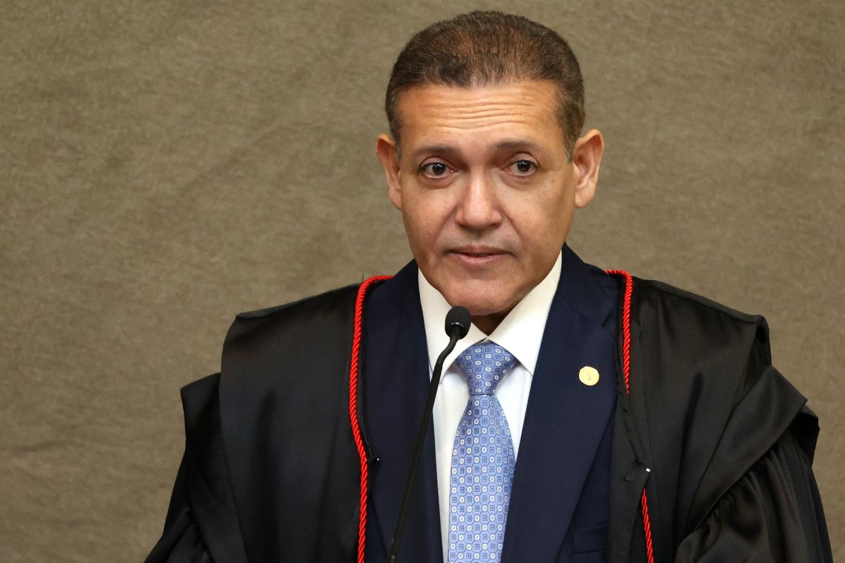 Nunes Marques assume TSE e reúne ministros, artistas e aliados em comemoração
