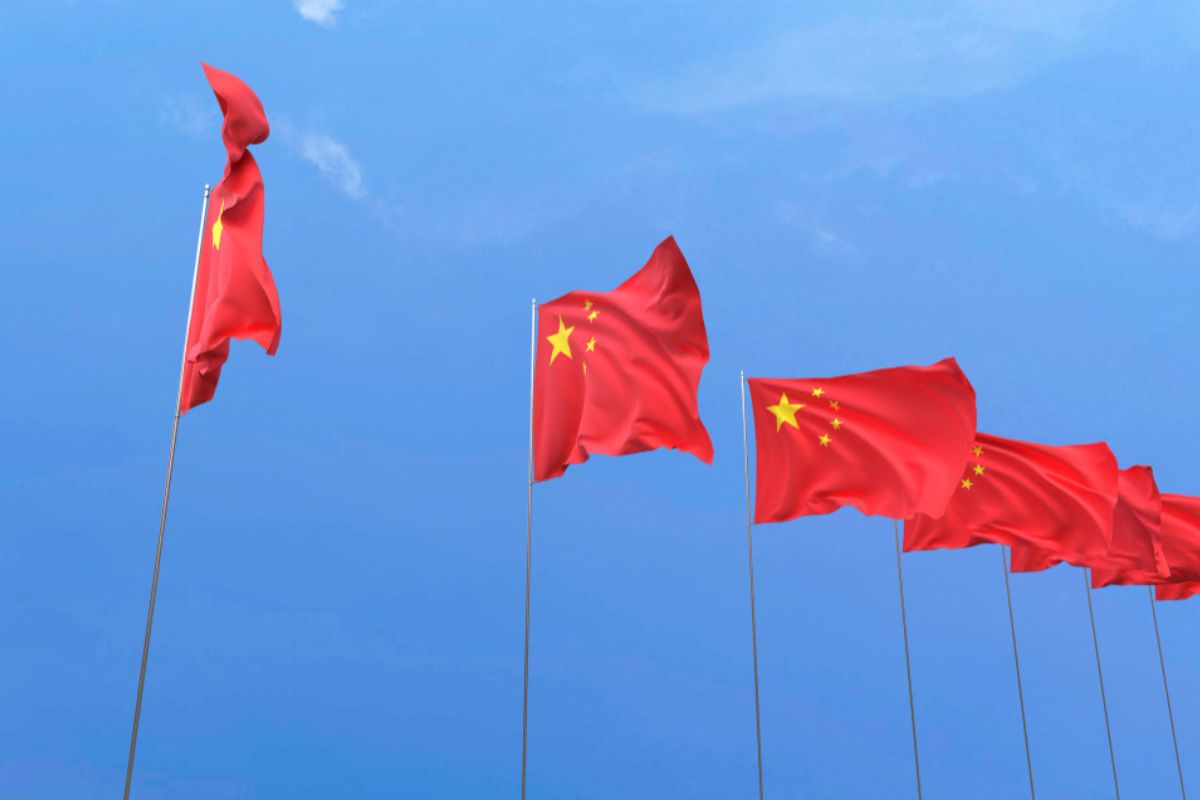 Diplomatas da China e Irã se encontram em meio a pressão dos EUA sobre Estreito de Ormuz; veja