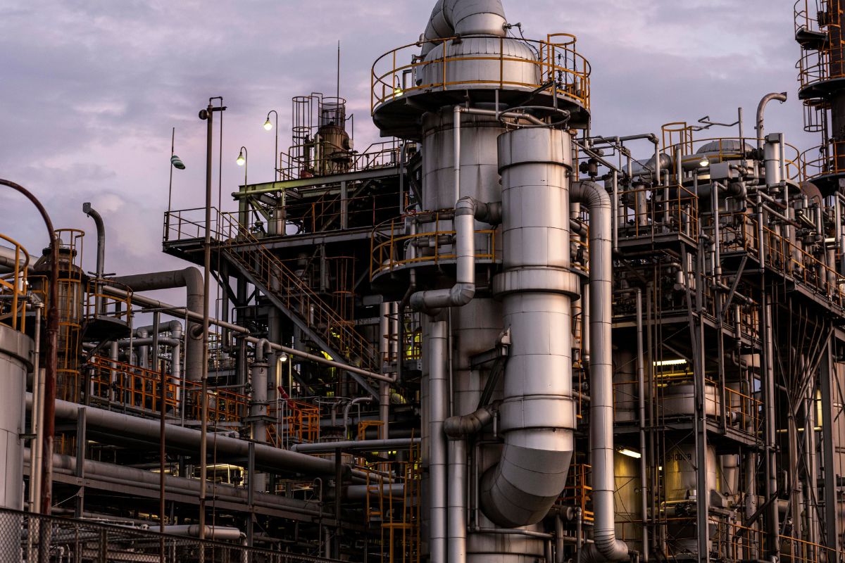 Câmara aprova novas regras do setor químico e petroquímico do país; veja o que muda
