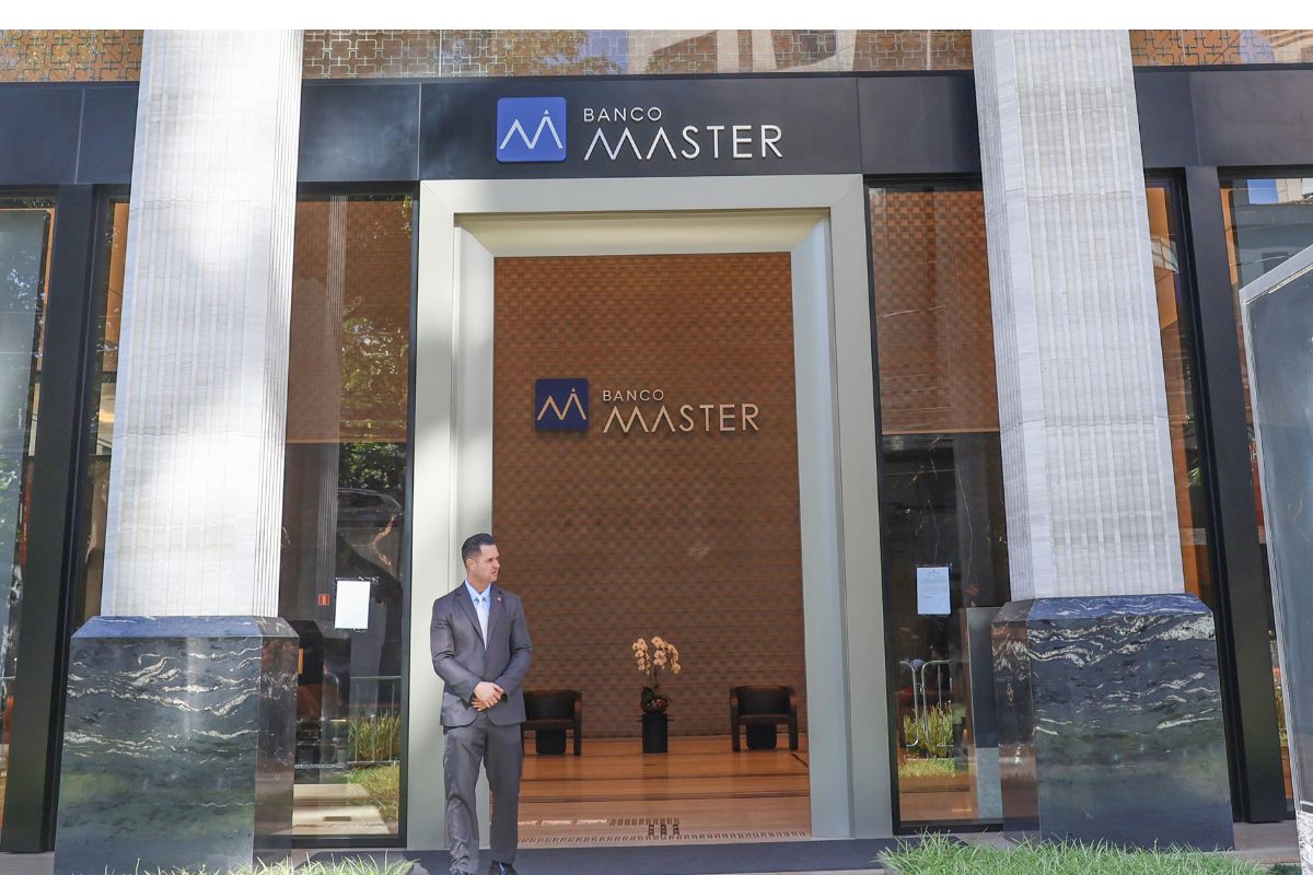 Como funcionava o modelo de negócios do Master?