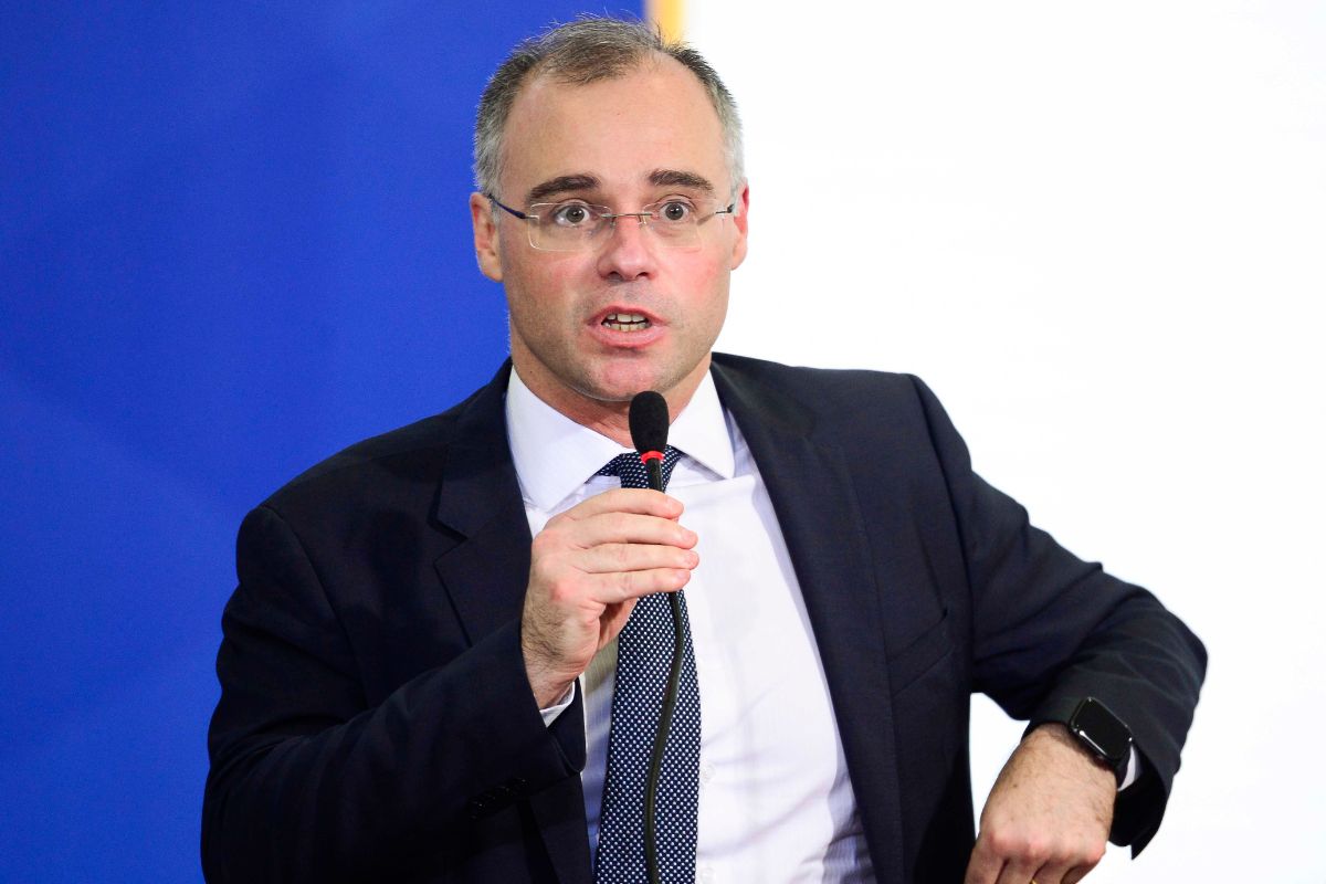 André Mendonça se pronuncia sobre delação premiada de Vorcaro