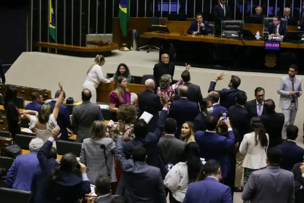 Dia agitado no Congresso expõe entraves da LDO
