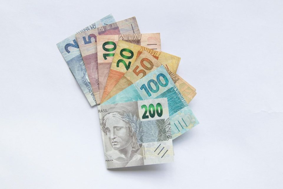 Saiba qual a renda média por região e profissão no Brasil