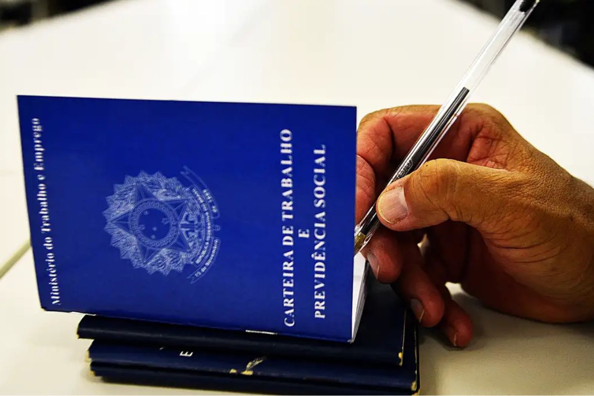 Taxa de desemprego atinge menor nível anual em 20 estados