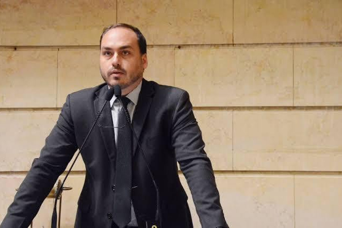 Saiba quem é Carlos Bolsonaro, candidato ao Senado por Santa Catarina