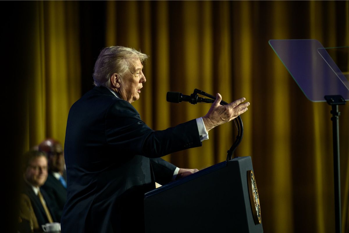 Trump critica decisão da Suprema Corte e anuncia tarifa global de 10%