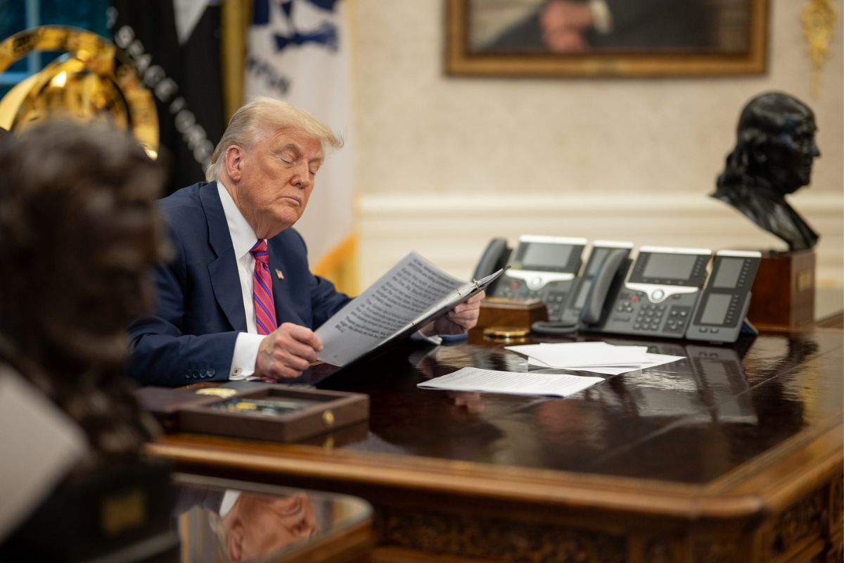 Trump anuncia suspensão permanente de imigração de “países de terceiro mundo”