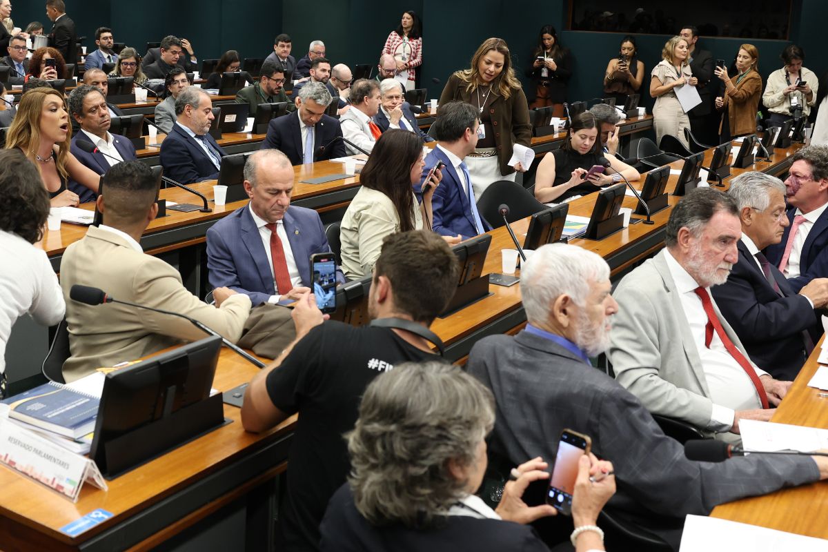 Agenda do Dia: CCJ vota fim da escala 6×1 e STF julga superendividamento