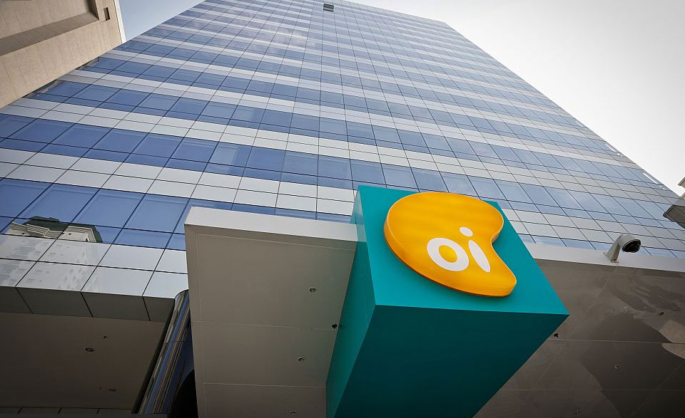 Oi deve manter plano de saúde de empregada diagnosticada com câncer após aderir a PDV