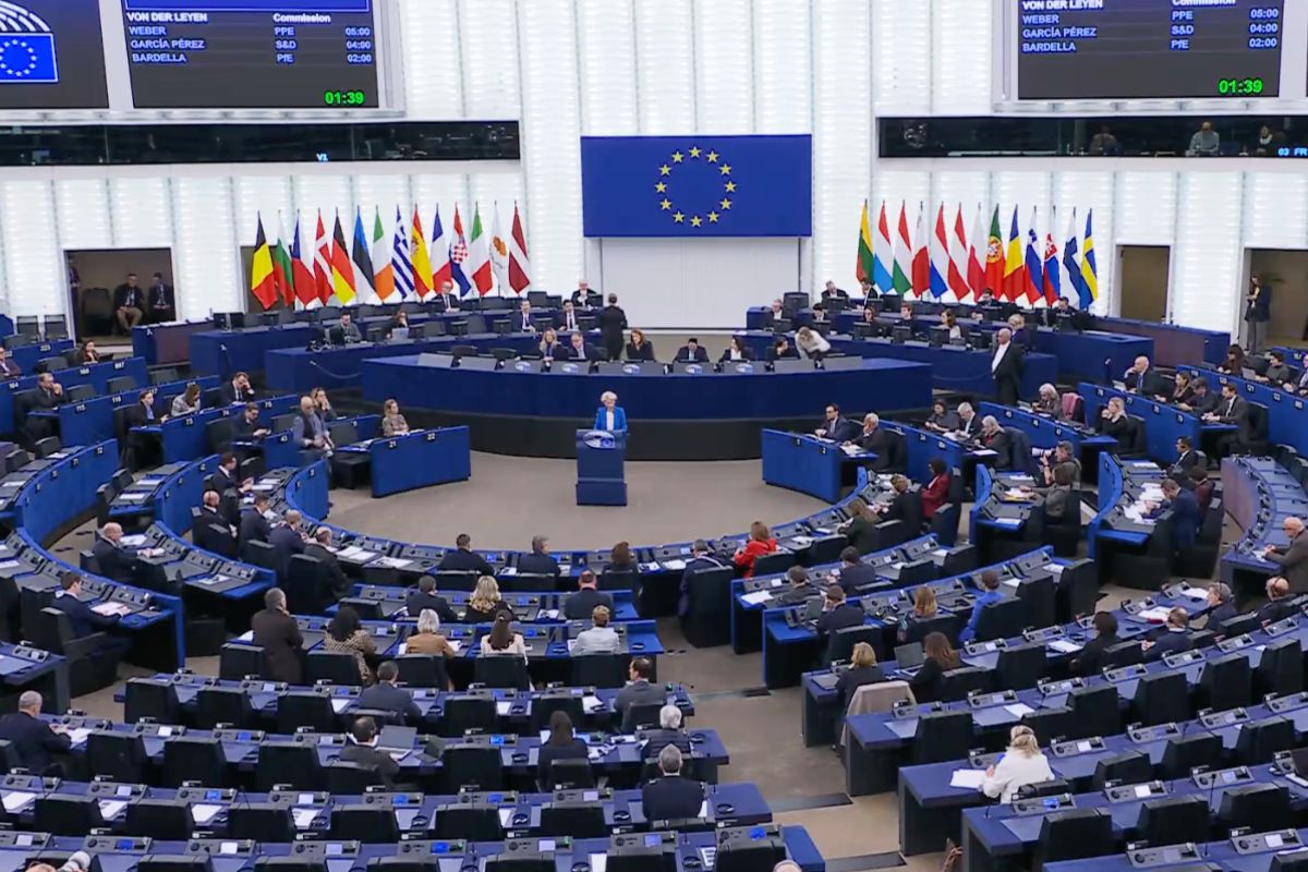Comissão Europeia decide manter suspensão de tarifas contra EUA; entenda