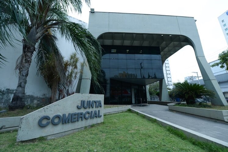 STJ: Arquivamento de atos de sociedades limitadas dispensa publicação de balanços