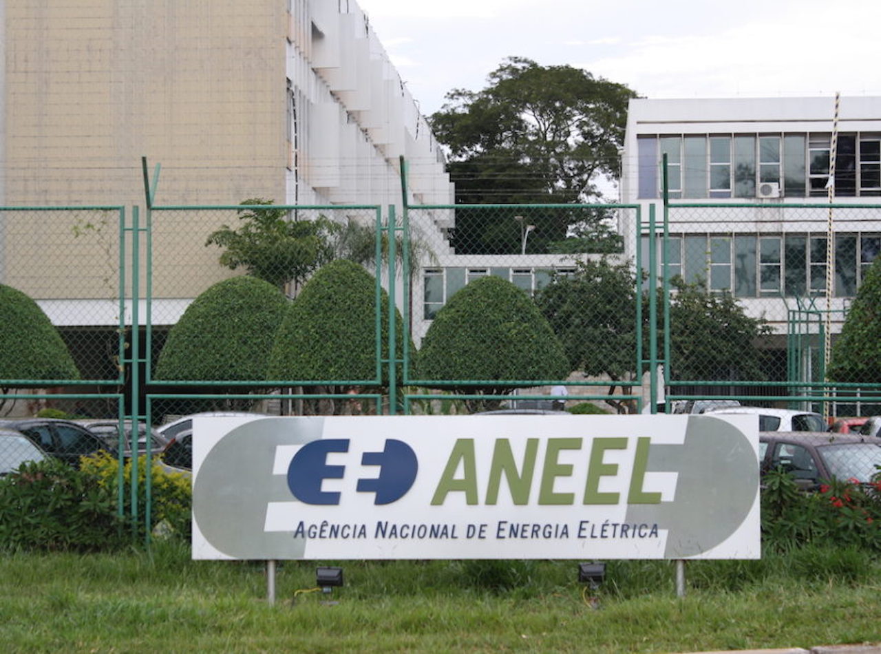 Aneel suspende ressarcimentos devidos por eólicas e solares