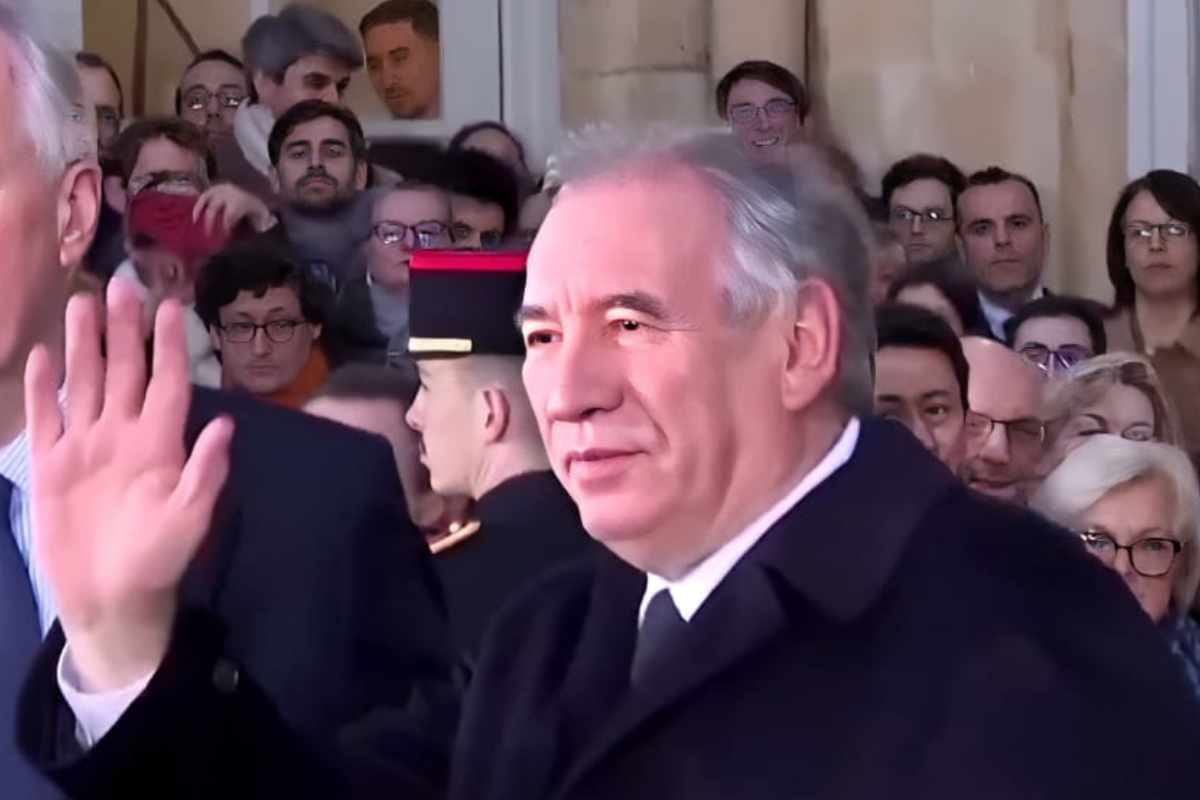 Crise política derruba primeiro-ministro francês