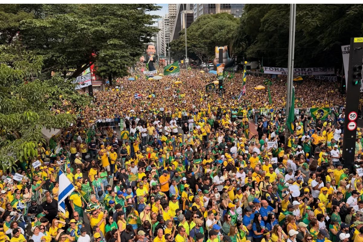 Morning Call: semana começa com repercussão de ato da direita e votações no Congresso