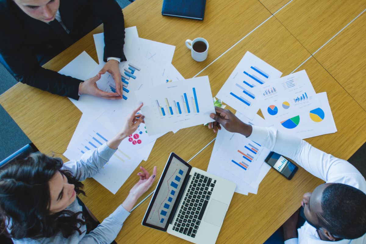Verticalização vs. Terceirização de empresas: o que vale mais a pena?