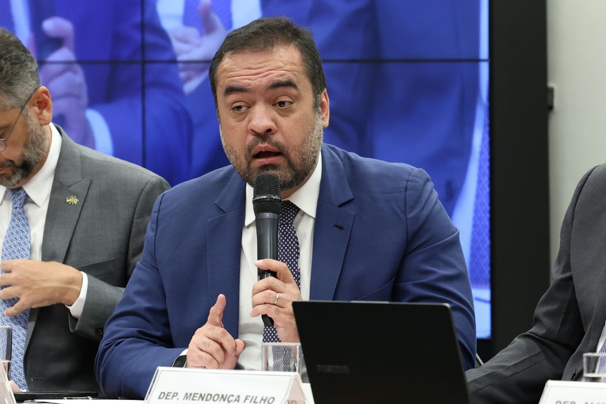 Agenda do dia: renúncia no Rio, reuniões em Brasília e depoimento no Congresso