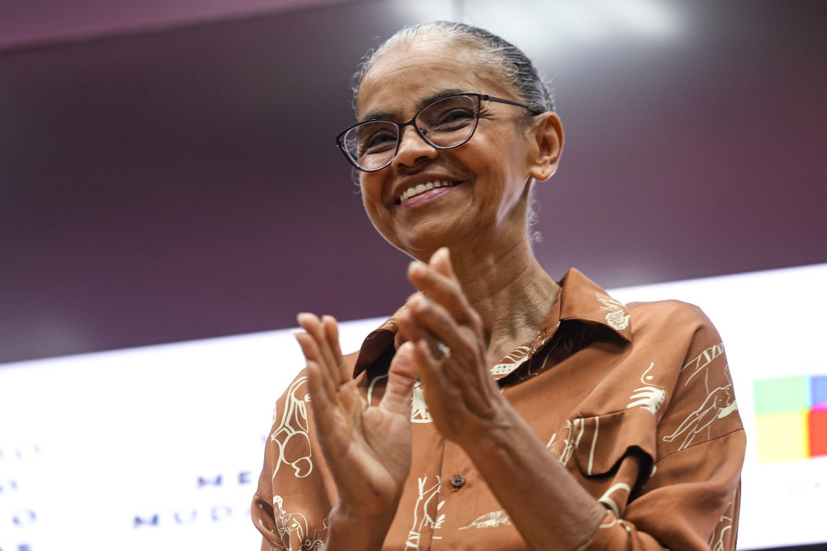 Marina Silva defente fim da escala 6 x1 em ato no Dia do Trabalho