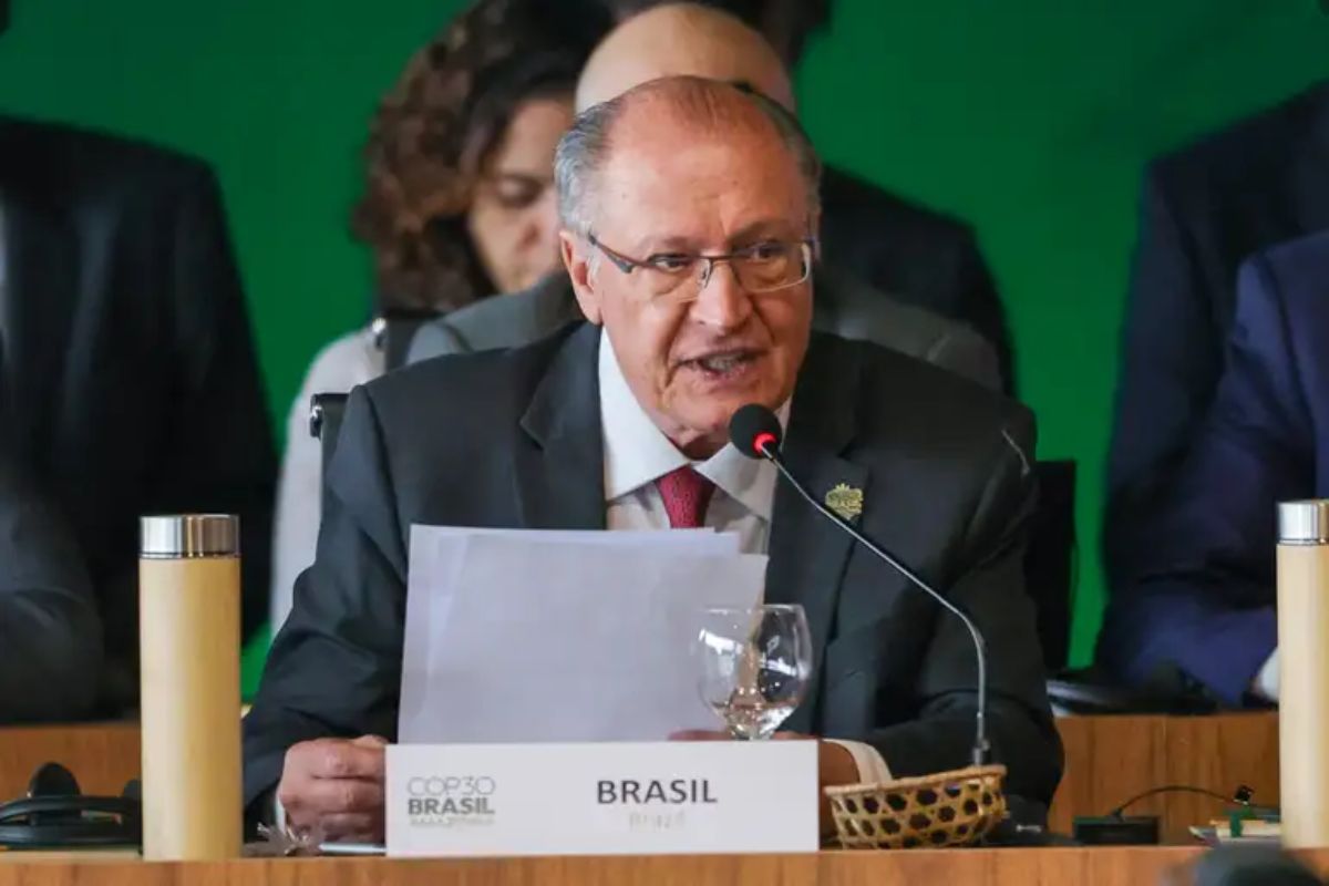 Alckmin diz que fim do tarifaço é prioridade nas negociações com os EUA, mas acordo pode demorar