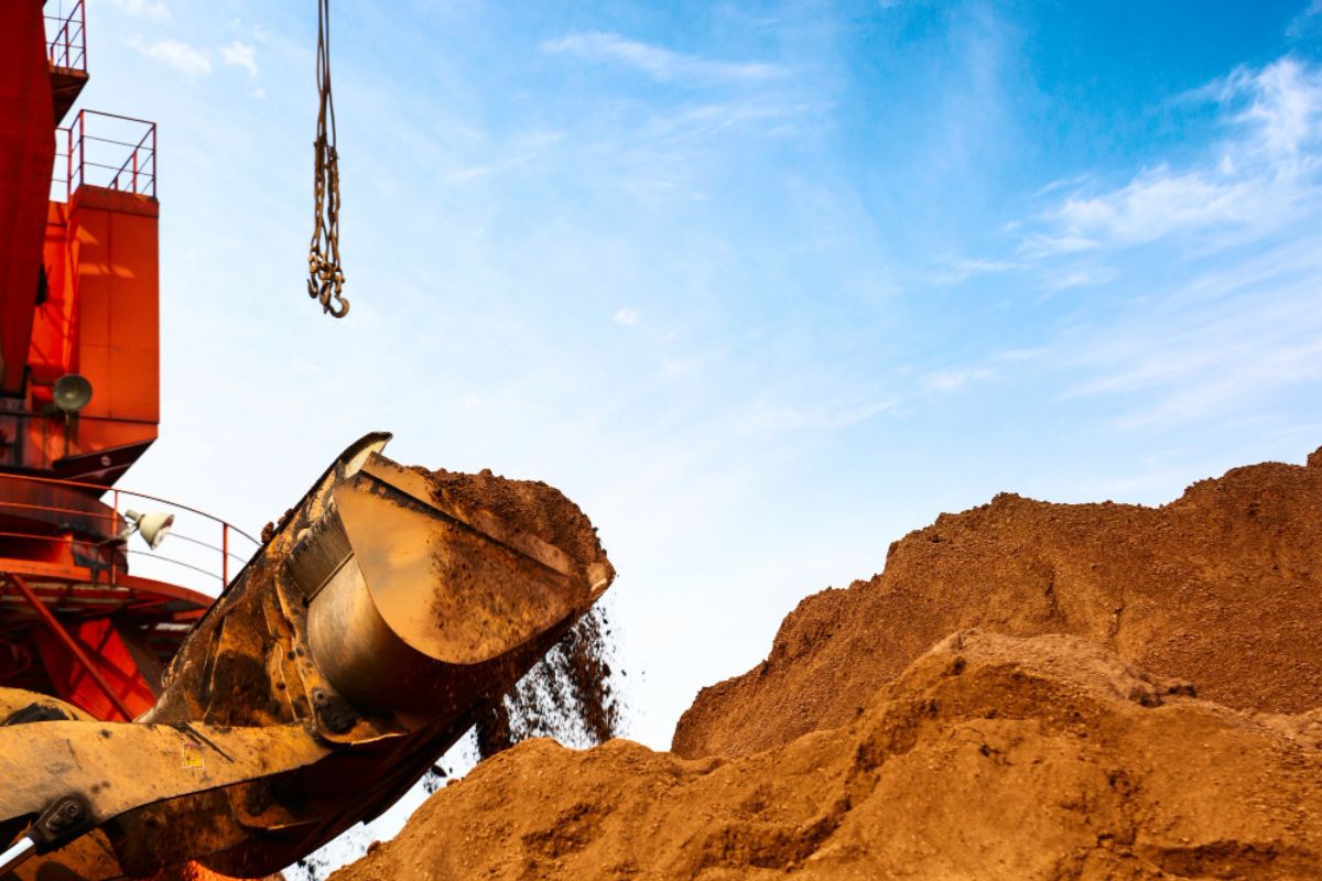 Câmara firma acordo e adia votação de PL das terras raras