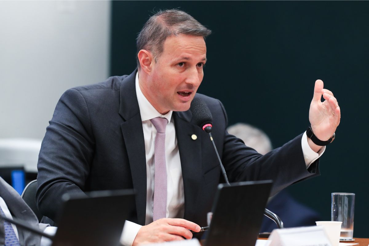 Antifacção sai de pauta e pode voltar ao plenário nesta quarta