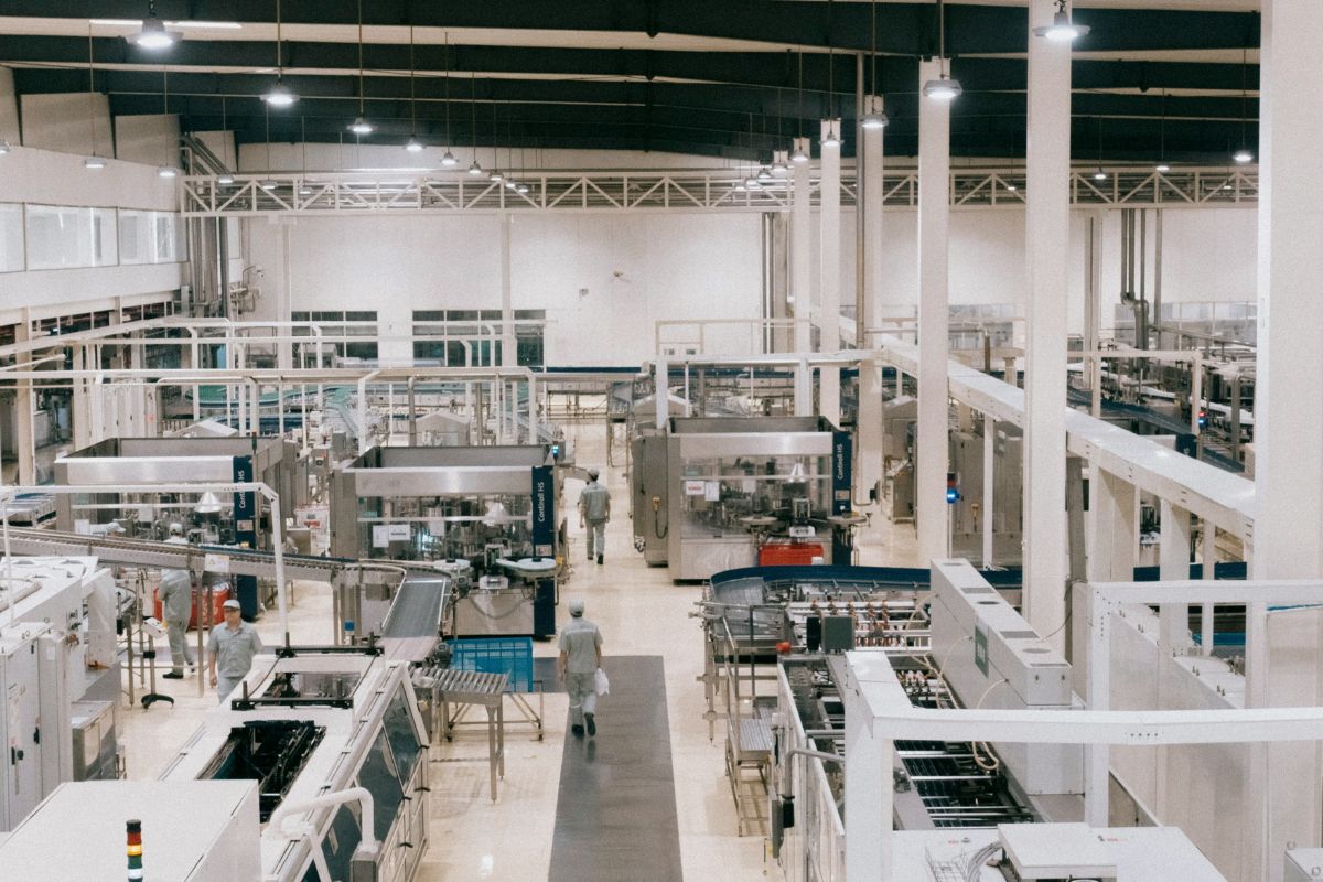 Desemprenho industrial em 2025 reacende debate sobre desindustrialização, diz CNI