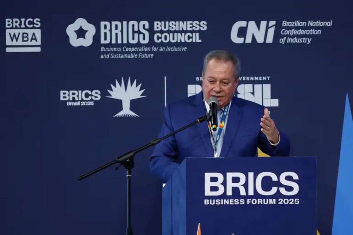 Presidente da CNI critica que a ideologia política prejudica a questão fiscal do país: “Quem paga a conta?”