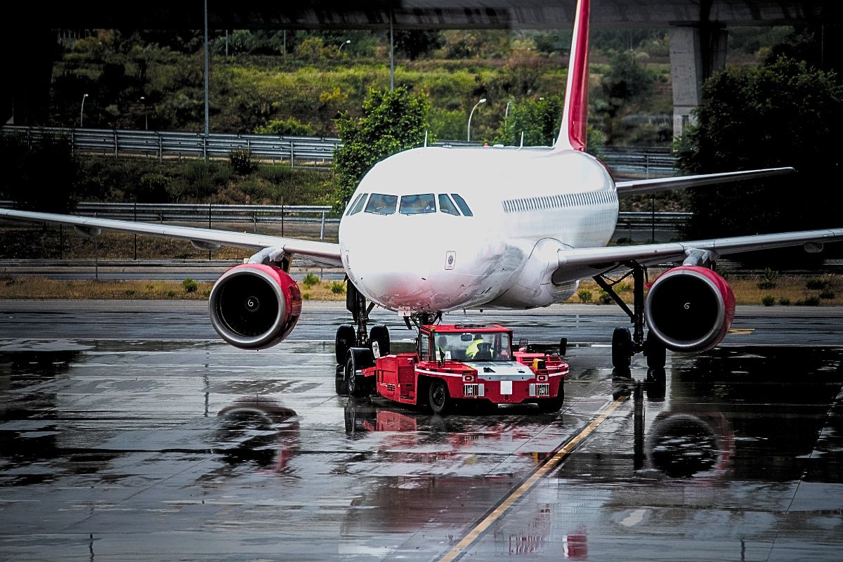 Oriente Médio encarece combustível de aviação e Petrobras cria plano de contingência
