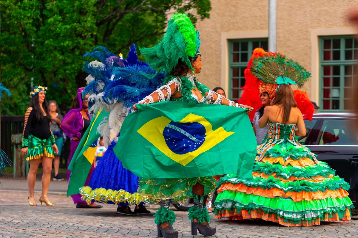 Carnaval impulsiona cidades, viagens e consumo em todo o Brasil: confira números