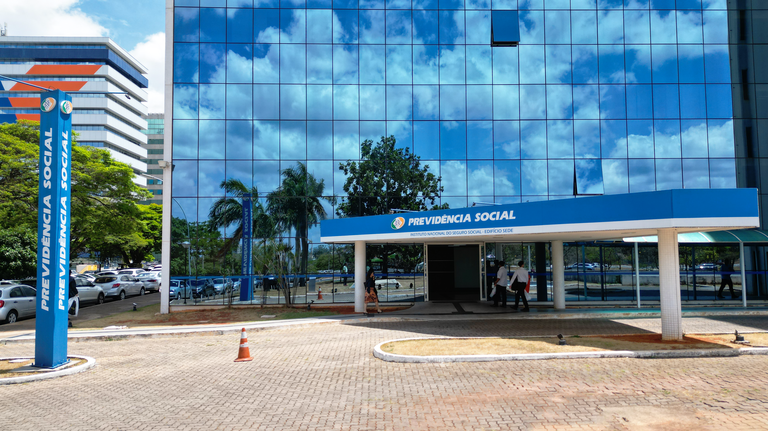 TST suspende penhora de benefício assistencial de idosa para pagamento de dívida trabalhista