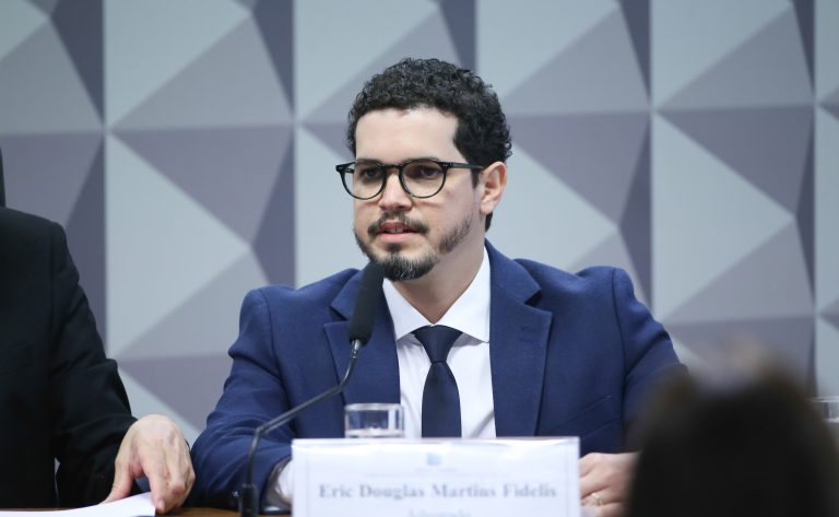 Mendonça converte prisão preventiva de Eric Fidelis em domiciliar